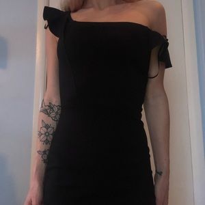 Black dress that can be worn three ways! 💄